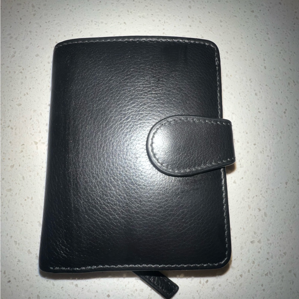 UNISEX RFID Black Leather Bi-Fold Wallet, lots in slots
